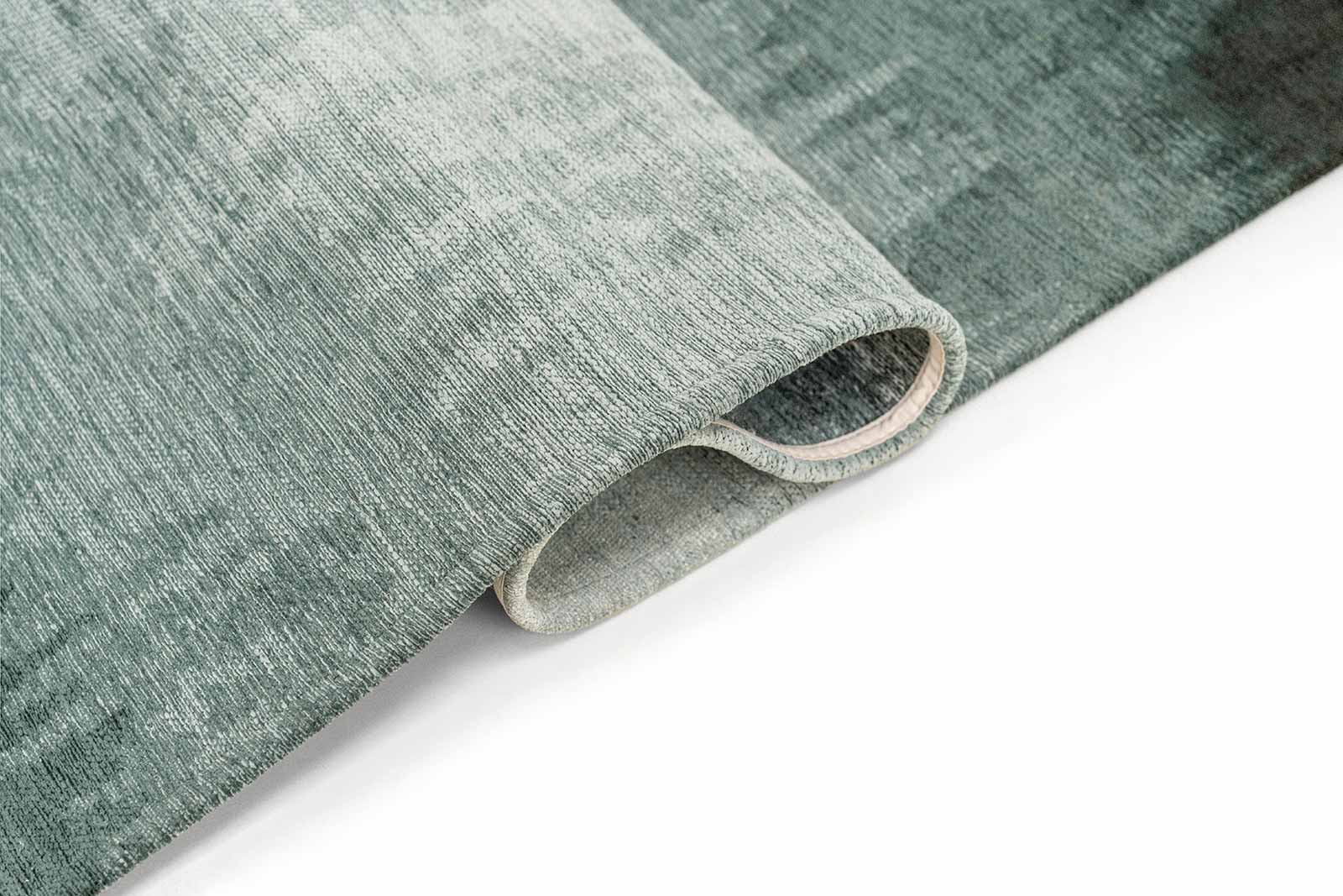 Louis De Poortere tapis Meditation 2073 Sendai Deep Water fold